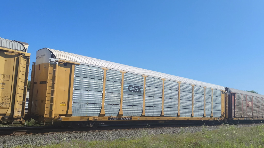 CSX B6776 (Body) TTGX 971323 (Flat)